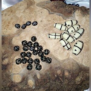 Beads114: Vtg Black & Cream Mixed Bead Lot –Tribal, Cloisonné & Retro Glass, 40+